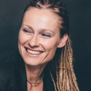 DR ADRIANA MARAIS